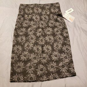 Black and White Floral Cassie